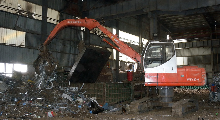 20噸抓鋼機(jī).jpg 20噸抓鋼機(jī).jpg