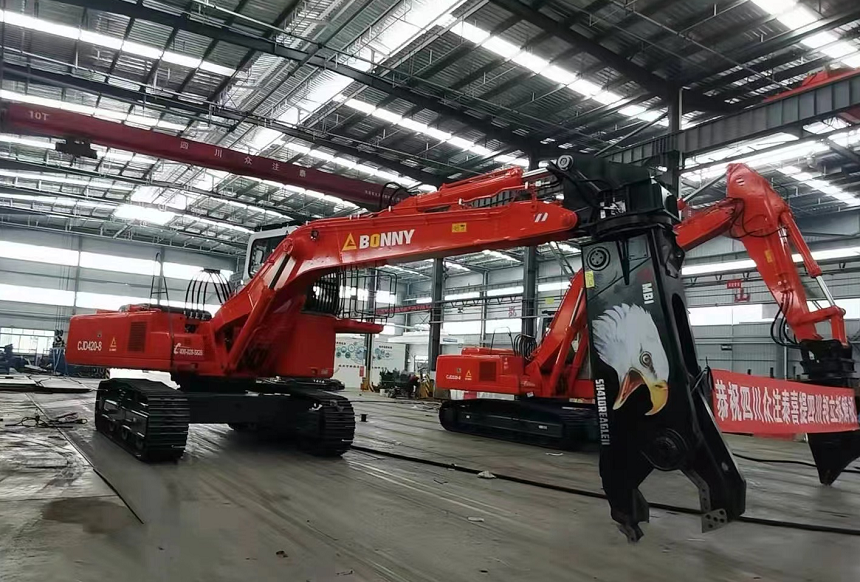 報(bào)廢汽車拆解機(jī)交付現(xiàn)場(chǎng).png 報(bào)廢汽車拆解機(jī)交付現(xiàn)場(chǎng).png