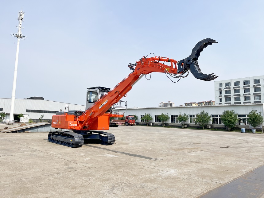 抓鋼機(jī).jpg 抓鋼機(jī).jpg